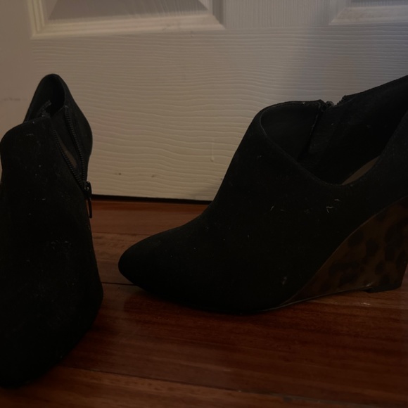 Ann Taylor bootie - Picture 2 of 3